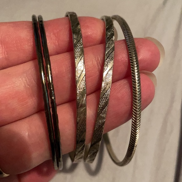 Kendra Scott Stackable Bracelet Set of 8 w bag - Picture 6 of 10